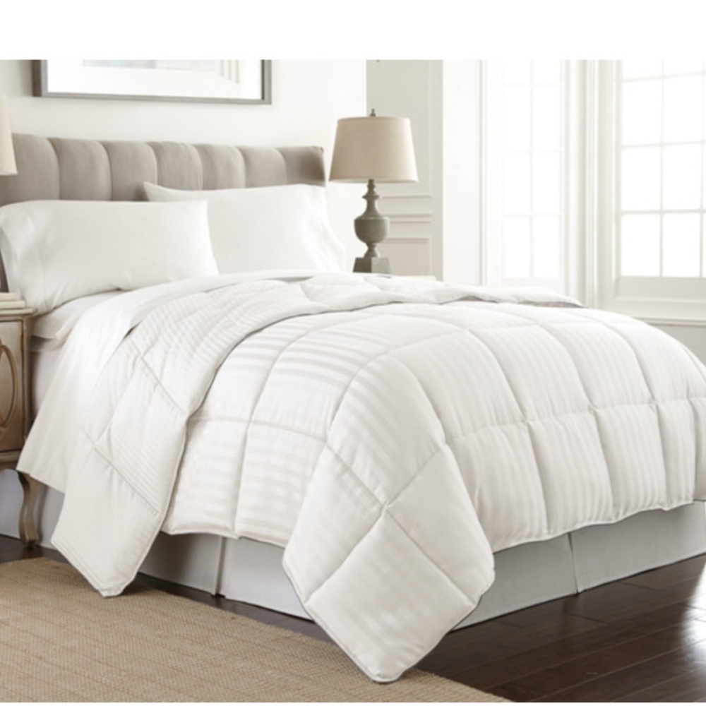 Amrapur Queen Size 1 Pc Reversible Down Alternative Comforter White 1DBYDWNG-WHT